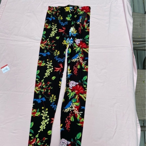 NWT Viv Collection stretch leggings. A burst of summer flowers brighten your day - Picture 5 of 7